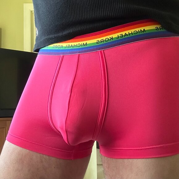 NWT authentic MICHAEL KORS Fuchsia PERFORMANCE Poly TRUNKS Size M - Picture 6 of 6